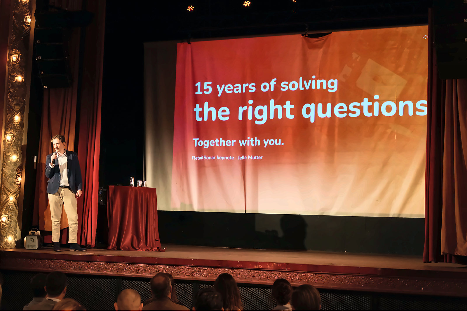 Jelle Mutter of RetailSonar opening the keynote 15 years of solving the right questions